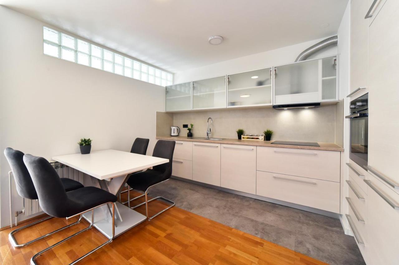 Lavir Apartment With Parking Zagreb Ngoại thất bức ảnh