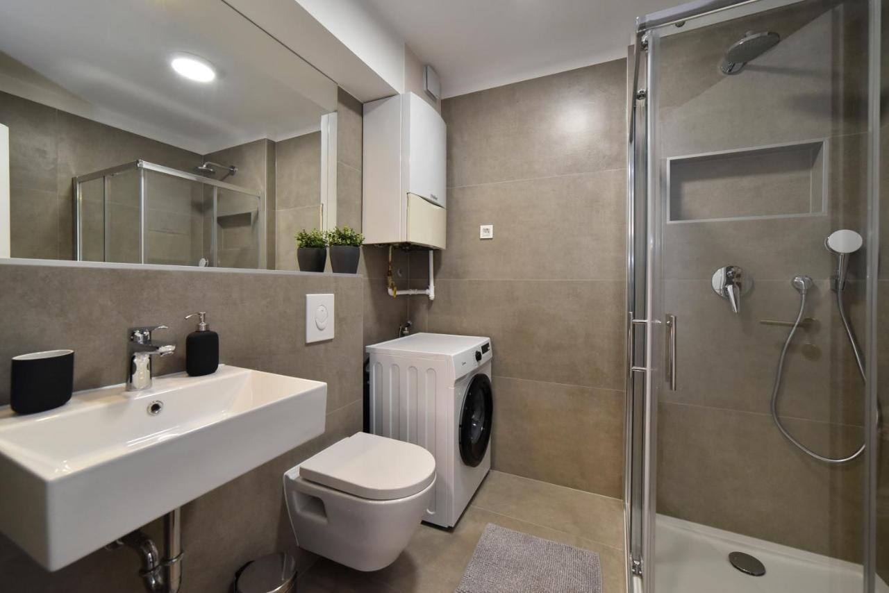 Lavir Apartment With Parking Zagreb Ngoại thất bức ảnh